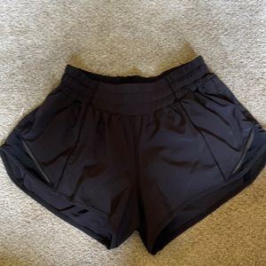 Lululemon hotty hot shorts 2.5